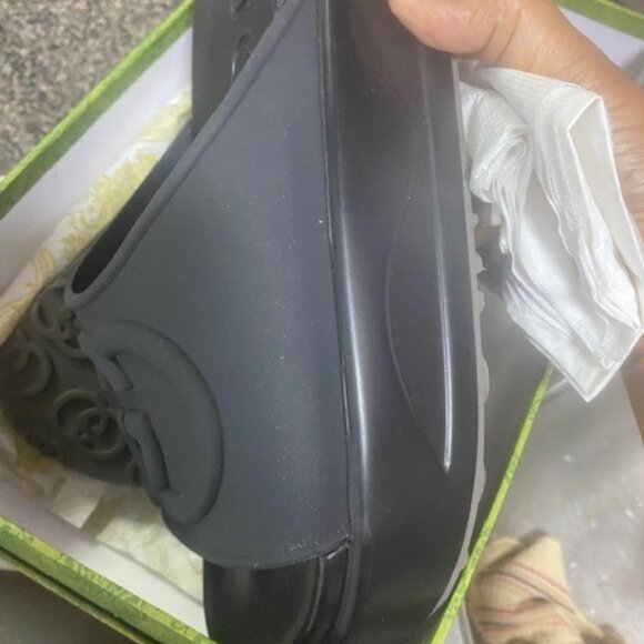 Authentic Gucci - Picture 2 of 5